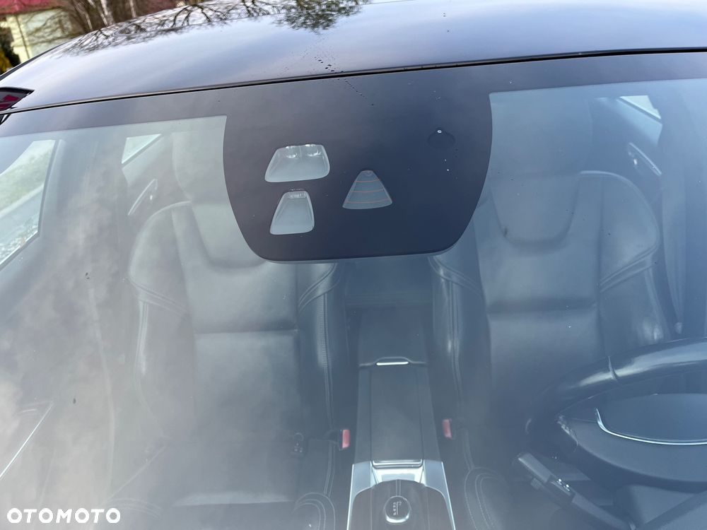 Volvo V60 D6 AWD Plug-in Hybrid R-Design Summum - 19