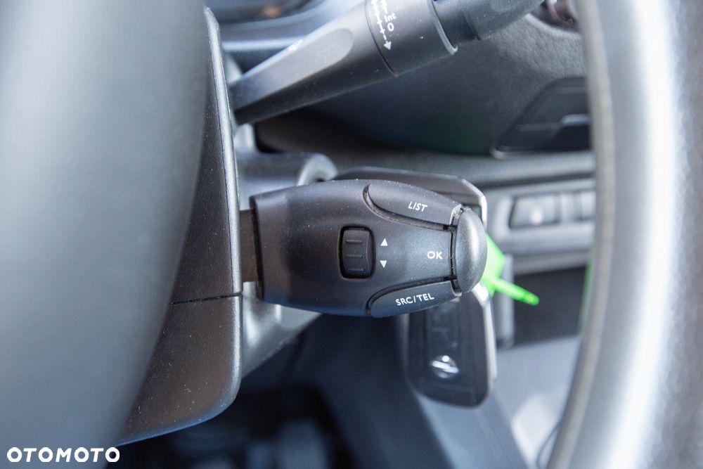 Opel Vivaro L2H1 *ŚREDNI* Blaszak - 16