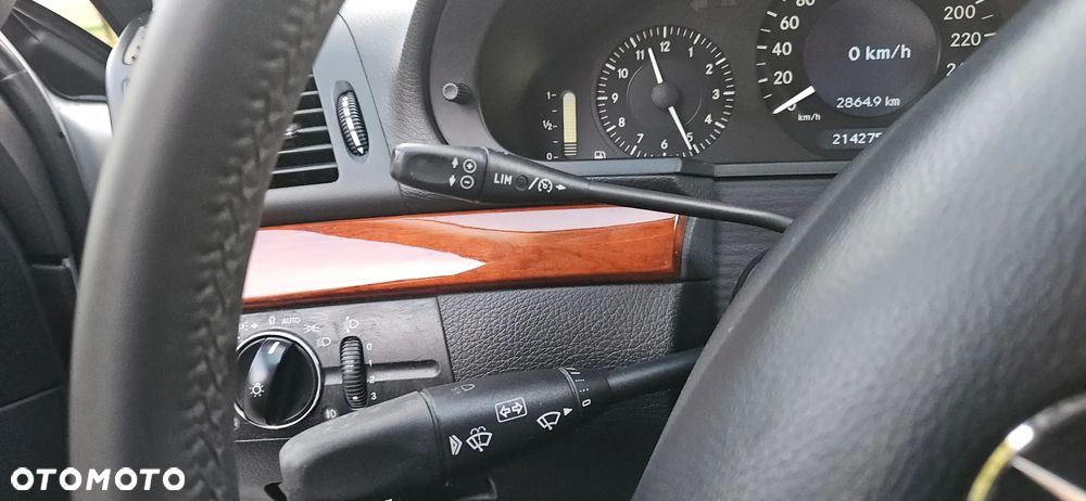 Mercedes-Benz Klasa E 200 Kompressor Classic - 34