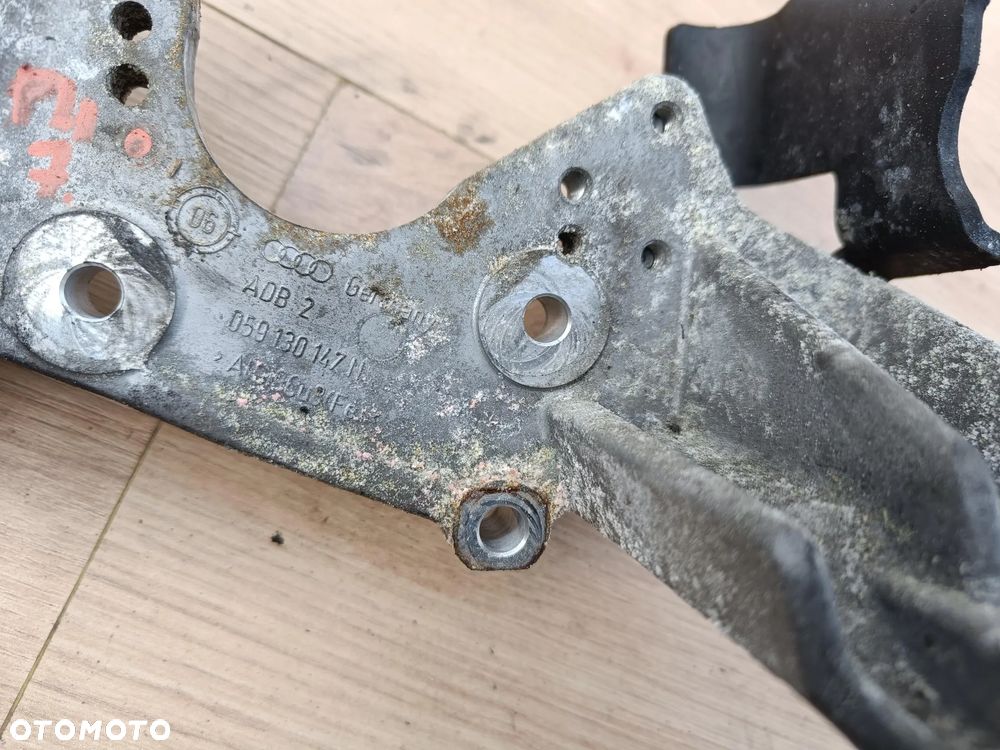 AUDI CAR CARA 3.0 TDI UCHWYT ŁAPA WSPORNIK POMPY WTRYSKOWEJ 059130147N - 3