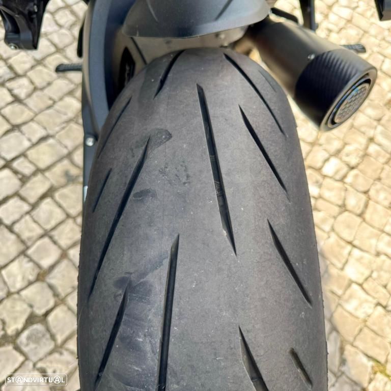 MV Agusta Brutale R - 12
