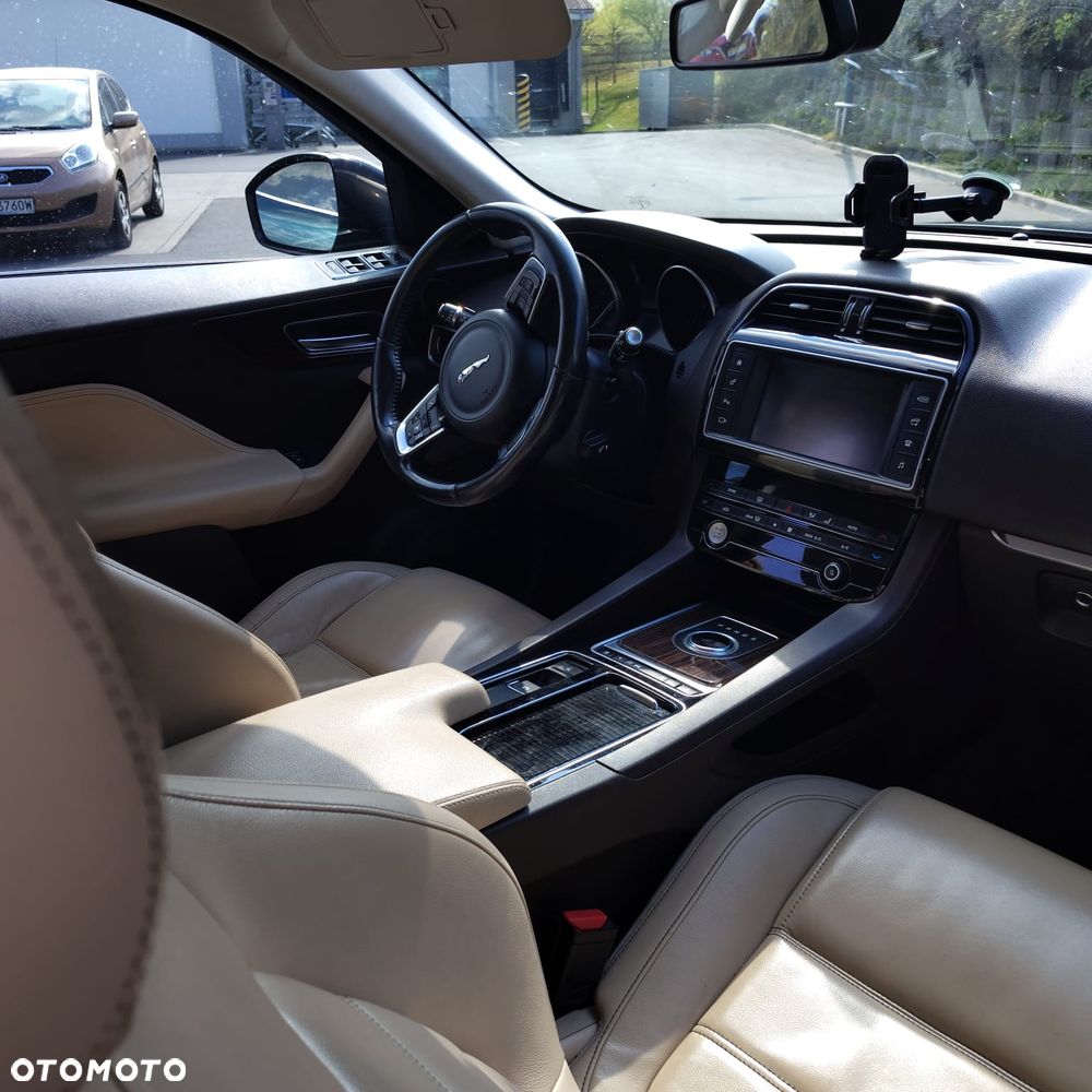 Jaguar F-Pace 2.0 i4D RWD Prestige - 4