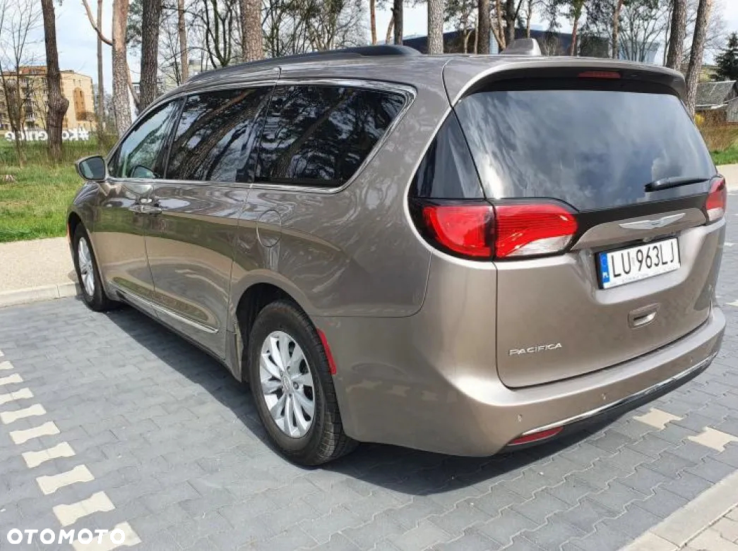 Chrysler Pacifica - 4
