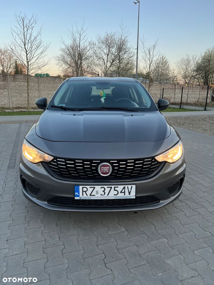 Fiat Tipo 1.4 T-Jet 16v Easy - 2