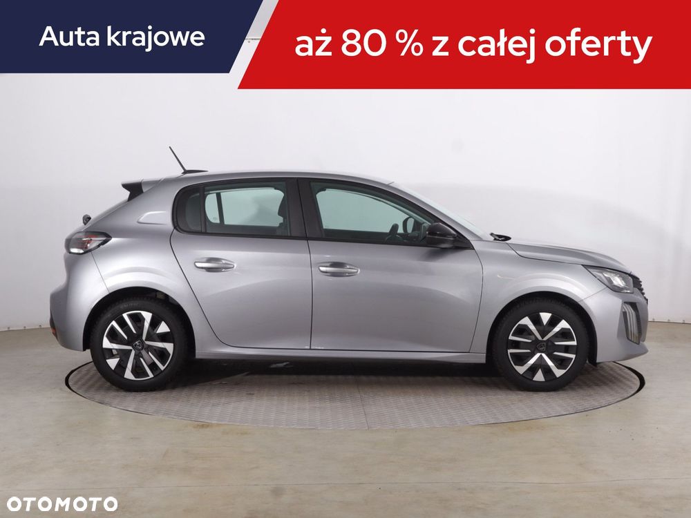 Peugeot 208 - 8