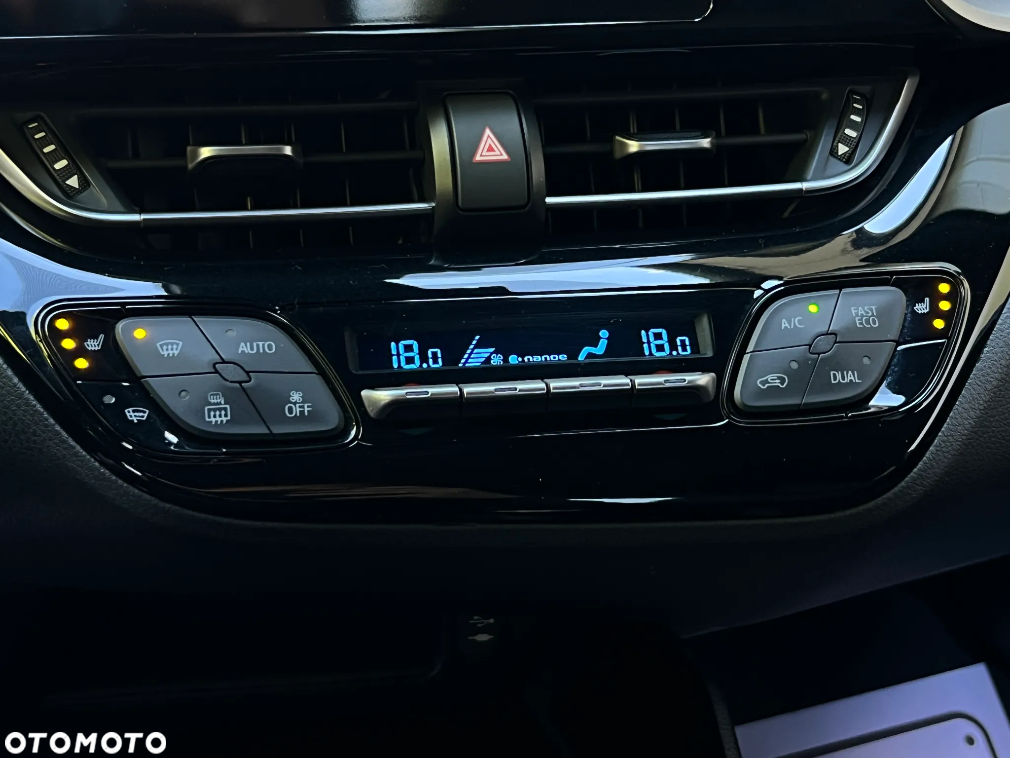 Toyota C-HR 1.2 T Prestige - 28
