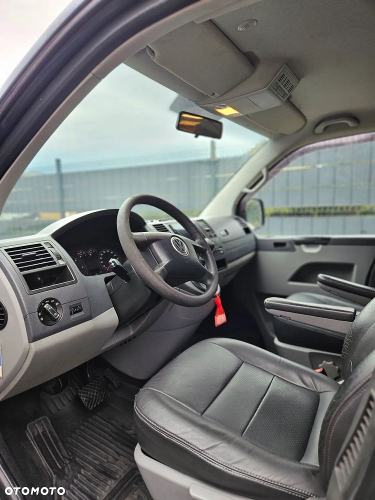 Volkswagen Caravelle - 12