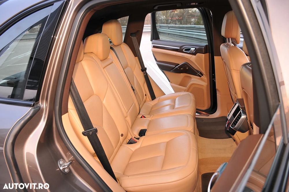 Porsche Cayenne - 12