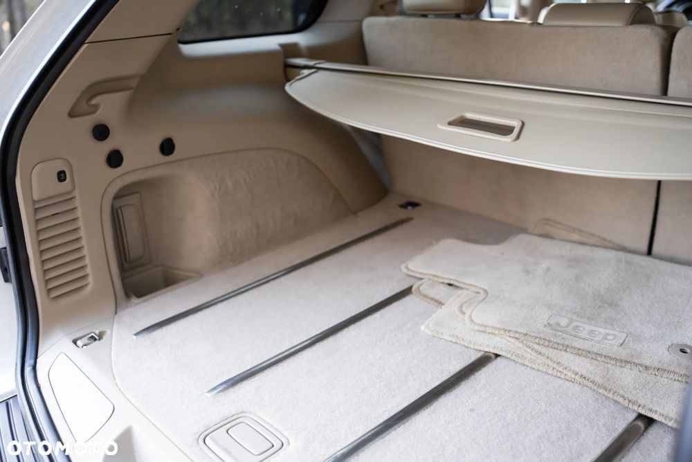 Jeep Grand Cherokee - 37