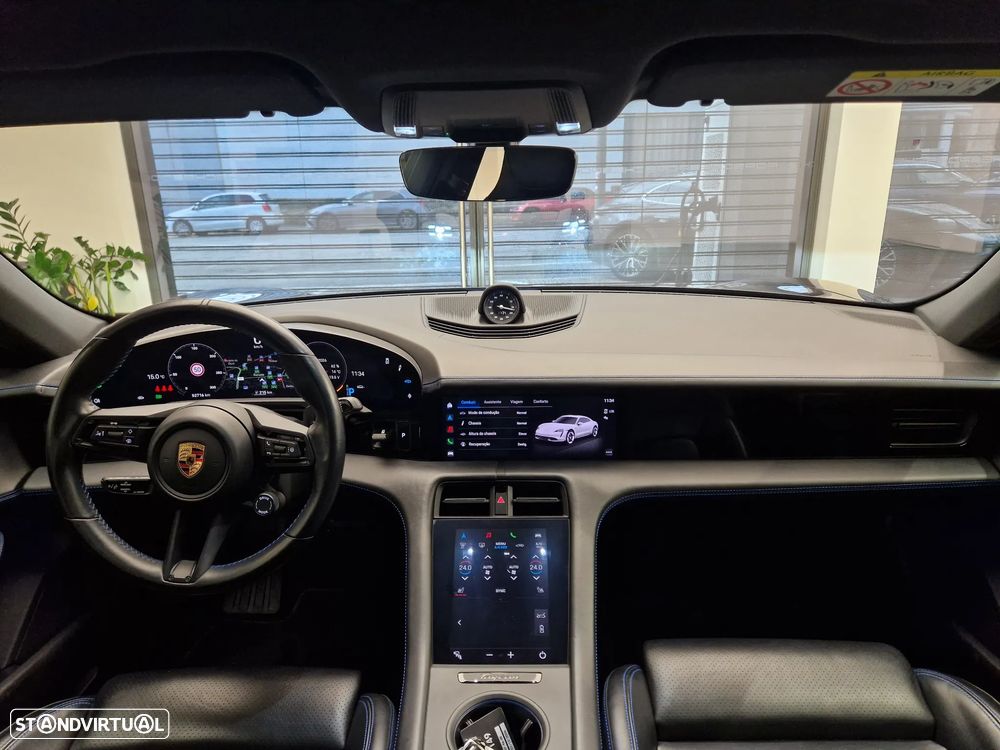 Porsche Taycan 4S - 31