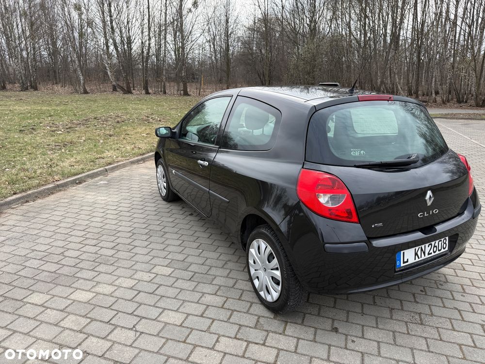 Renault Clio 1.2 16V 75 Expression - 8