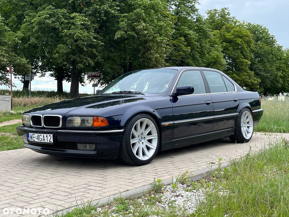 BMW Seria 7 - 12