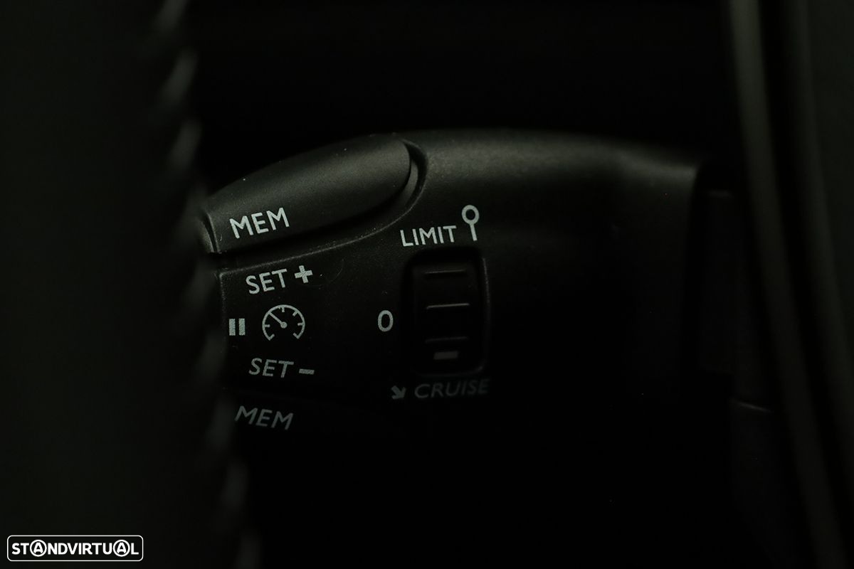 Peugeot 2008 1.2 PureTech Allure - 19