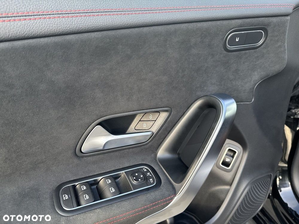 Mercedes-Benz CLA 200 AMG Line 7G-DCT - 12