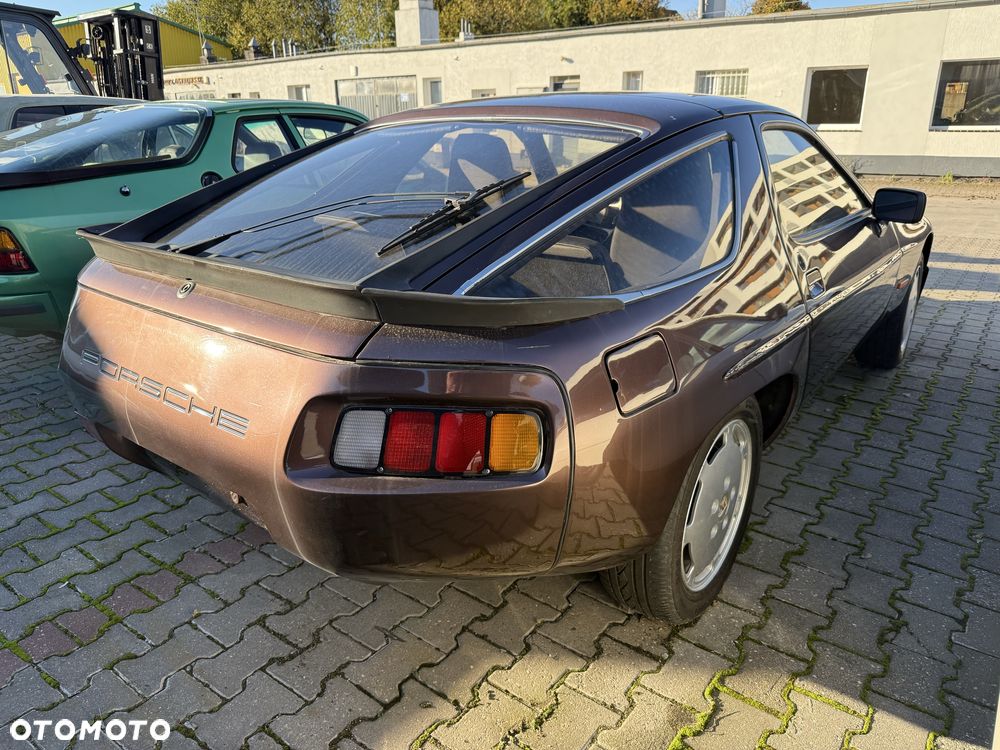 Porsche 928 - 4