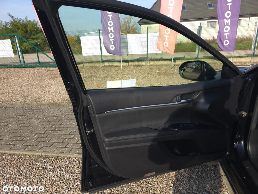 Toyota Camry 2.5 Hybrid Comfort CVT - 21