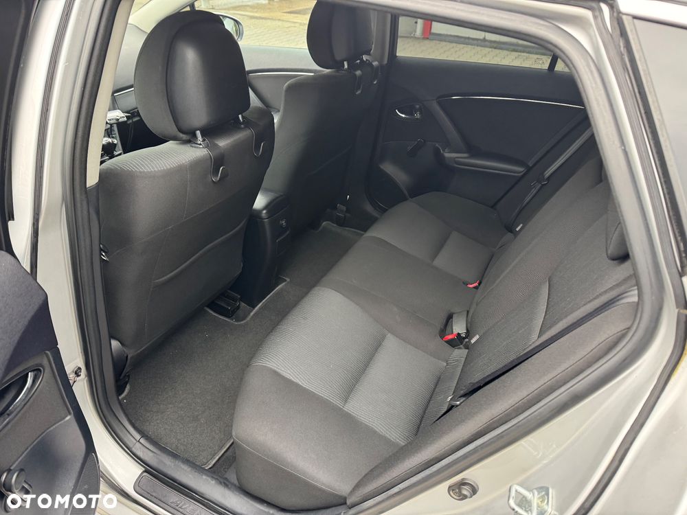 Toyota Avensis 1.8 Luna - 11