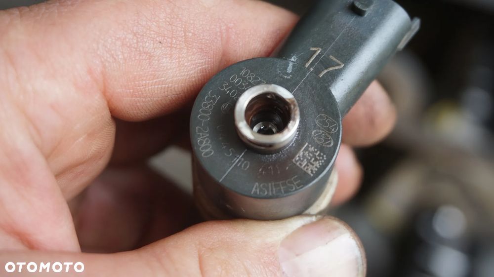 Hyundai IX35 i30 Kia Carens Sportage III 1.7 CRDI wtryskiwacz 0445110411 33800-2A800 - 4