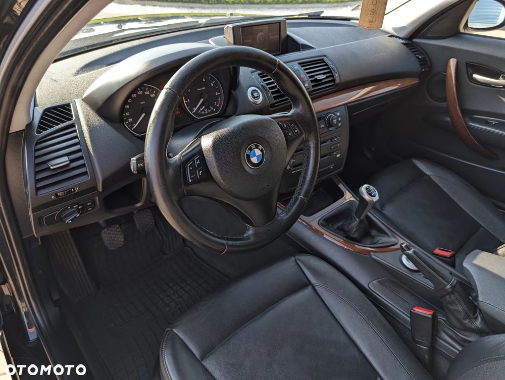 BMW Seria 1 120i - 19