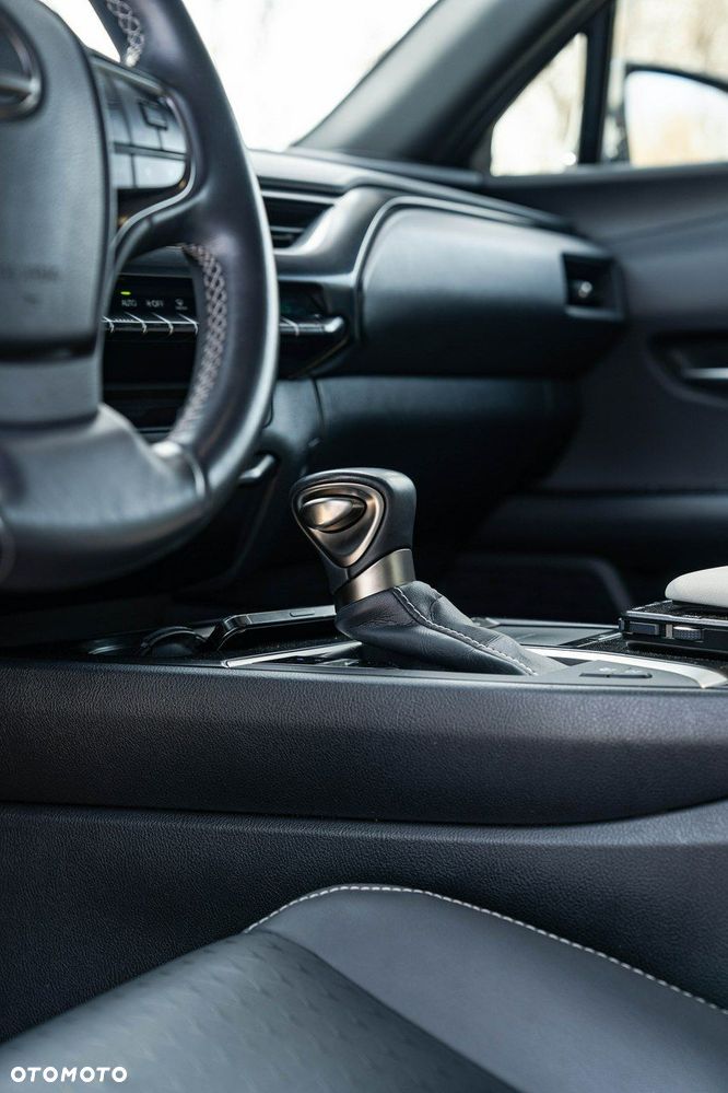 Lexus UX 250h GPF F Impression 2WD - 28