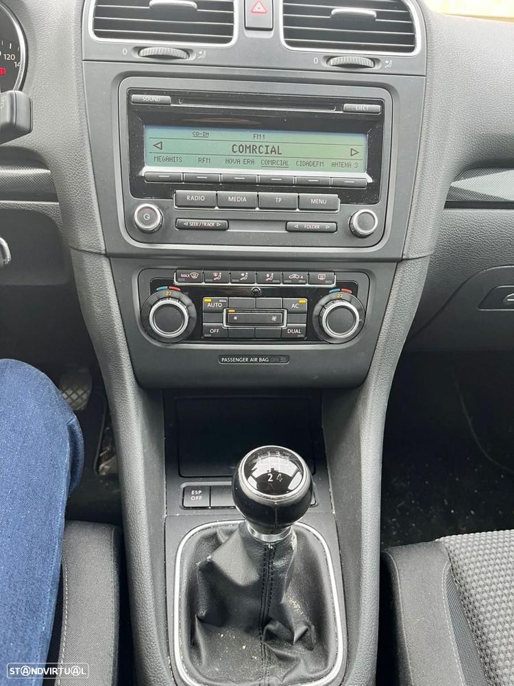 VW Golf 2.0 TDi Confortline - 6