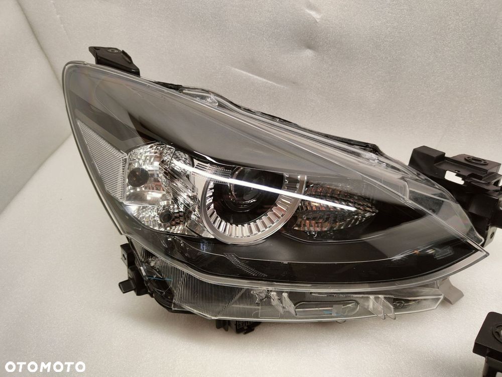 mazda 2 dj full led komplet lamp przód d43n51030, d43n51040 - 3