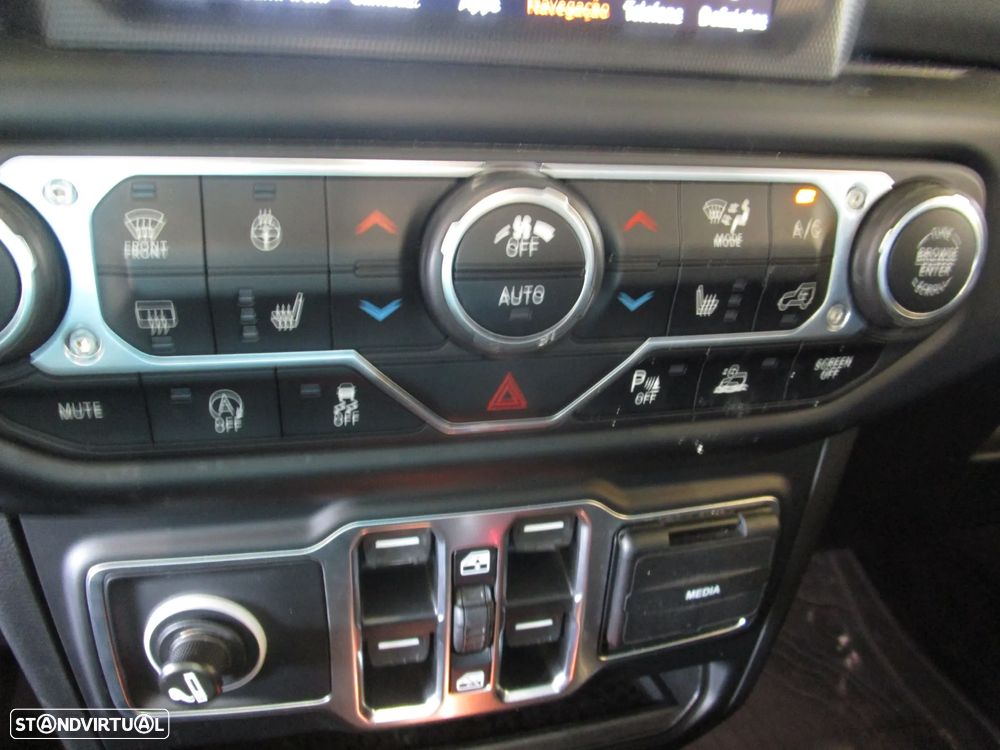 Jeep Gladiator 3.0V6 MultiJet AWD Auto Overland - 36