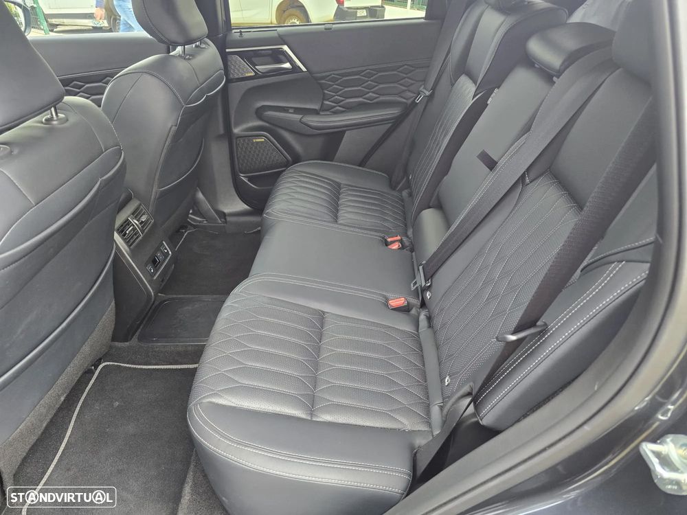 Mitsubishi Outlander 2.4 PHEV Instyle - 26