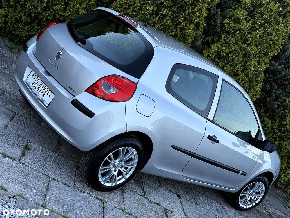Renault Clio - 11