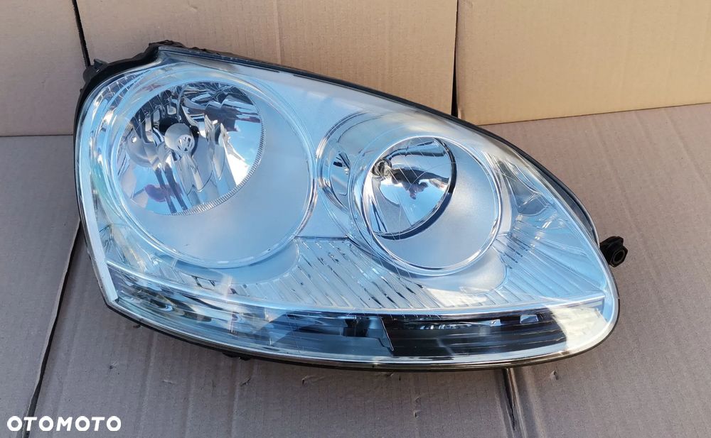 Reflektor prawy Lampa prawa Volkswagen Golf V 03-