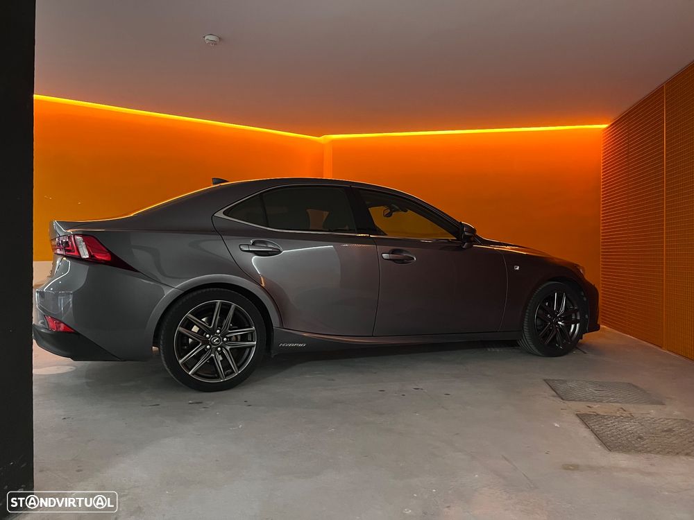 Lexus IS 300H F Sport - 6