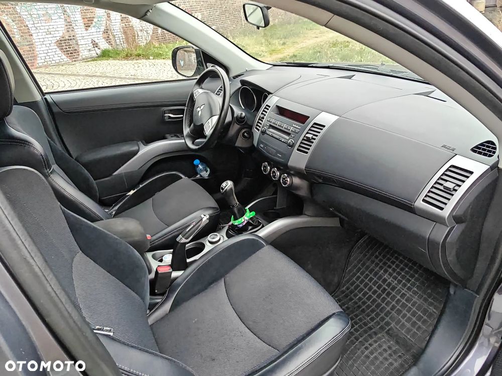 Mitsubishi Outlander 2.4 Intense + - 20