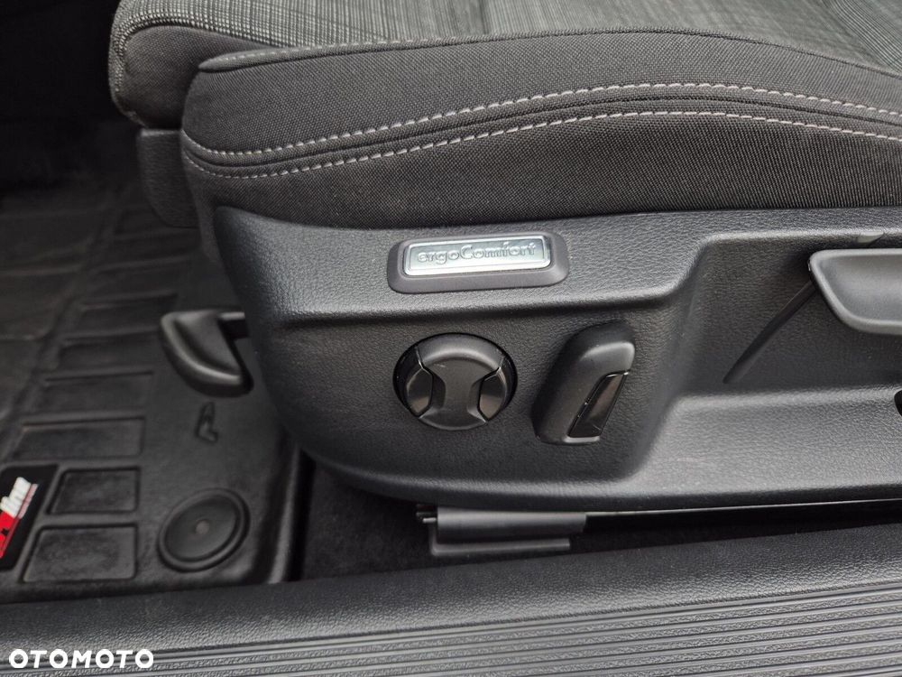 Volkswagen Passat 2.0 TSI Business DSG - 12