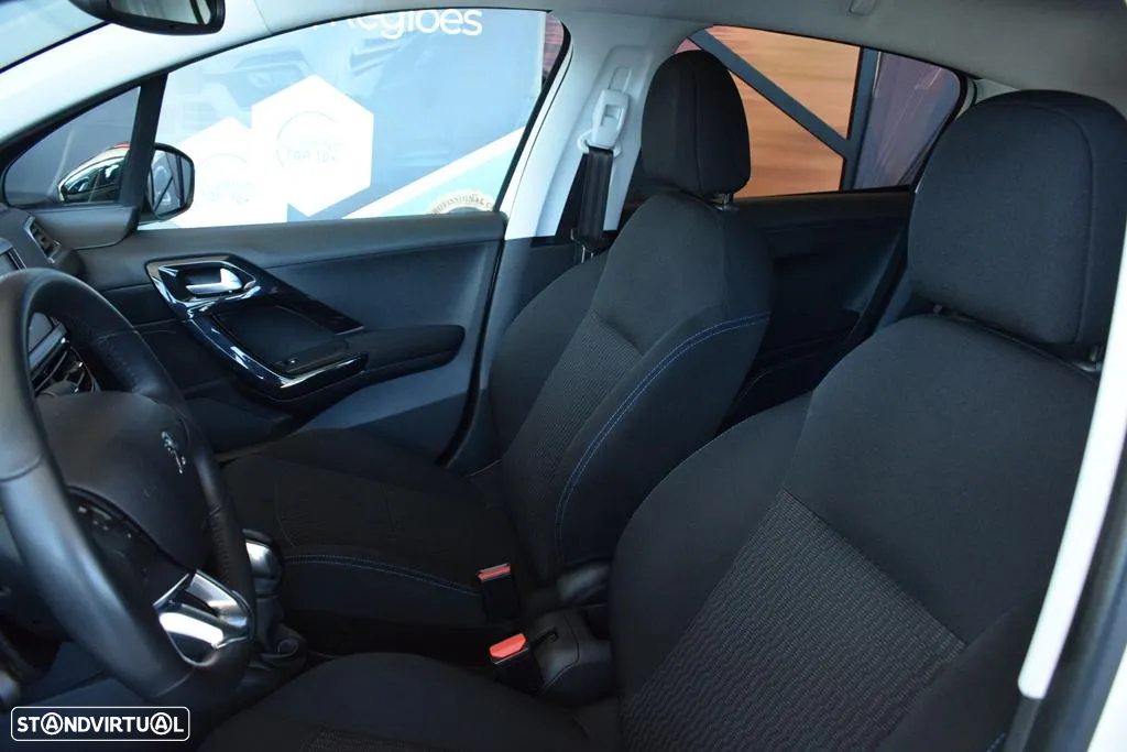 Peugeot 208 1.2 PureTech Signature - 8