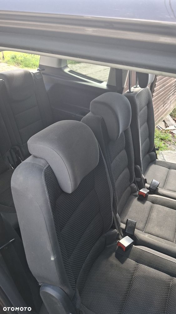 Volkswagen Touran - 22