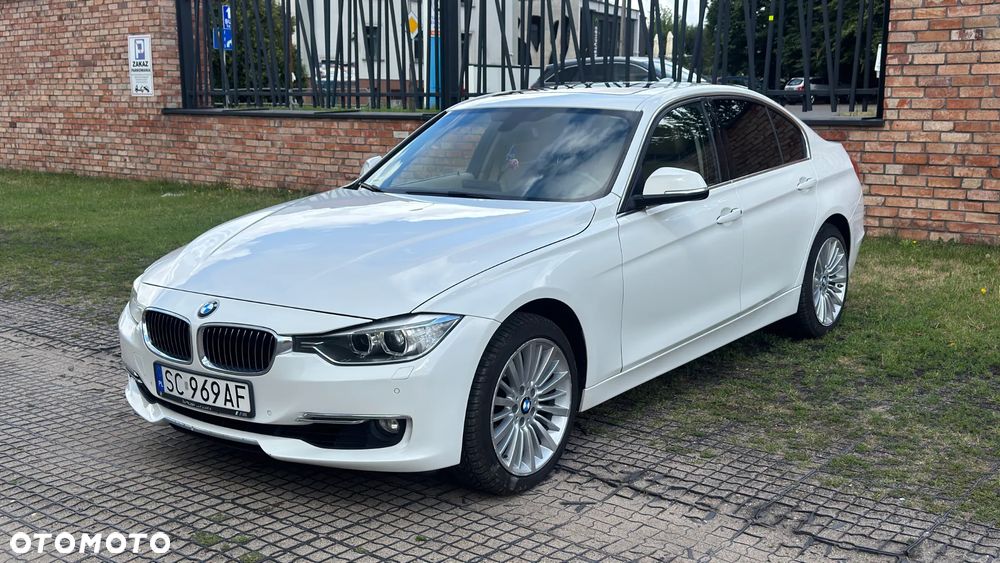 BMW Seria 3 328i Luxury Line - 18
