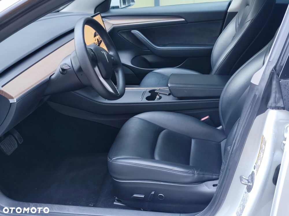 Tesla Model 3 RWD - 12