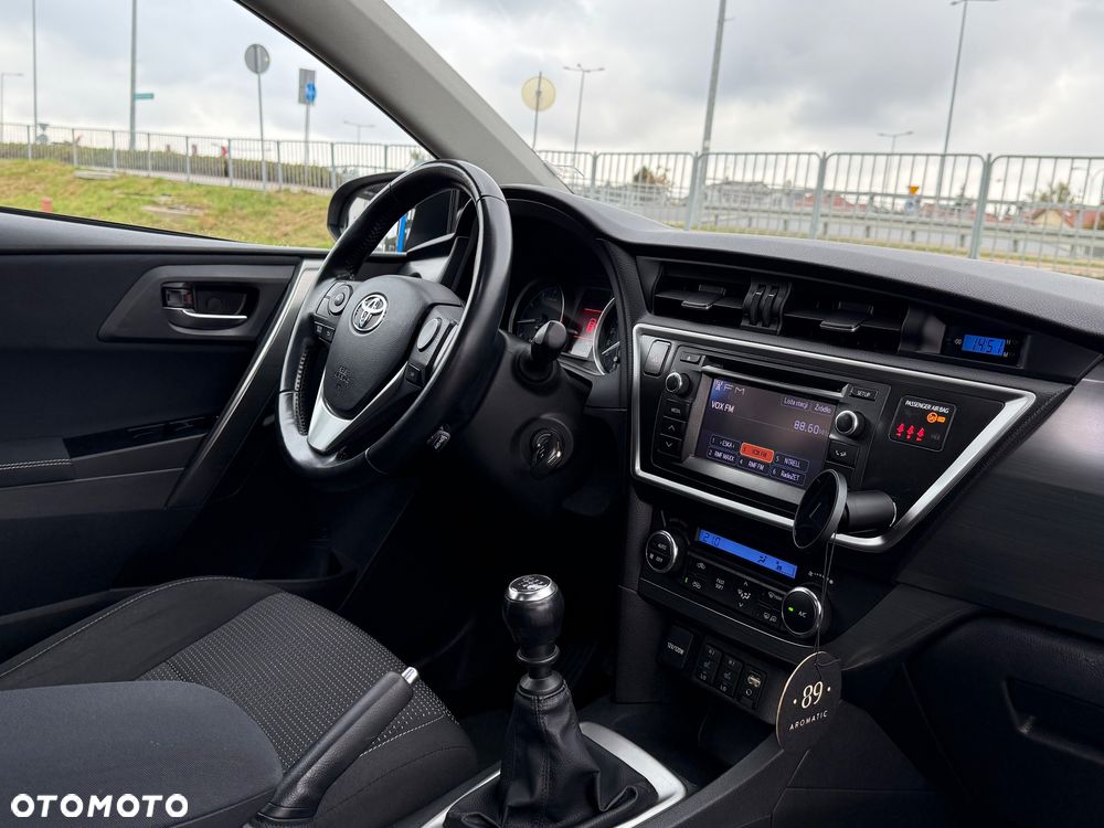 Toyota Auris 1.6 Prestige - 10