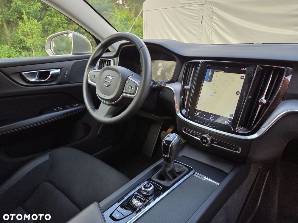 Volvo V60 D3 Momentum Pro - 12