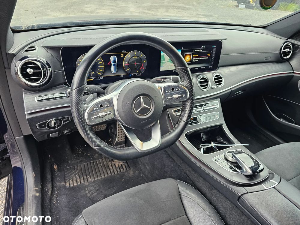 Mercedes-Benz Klasa E 220 d 4Matic 9G-TRONIC AMG Line - 25