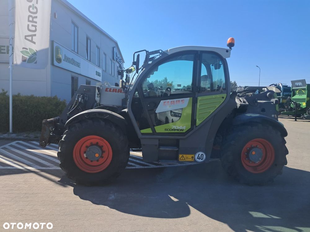 Claas Scorpion 7044 - 1