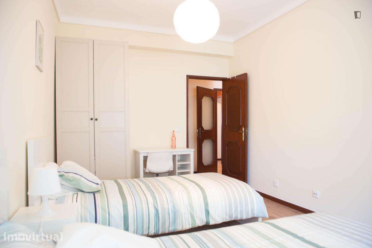 Quarto - localizado em Paranhos Porto - Grande imagem: 2/15