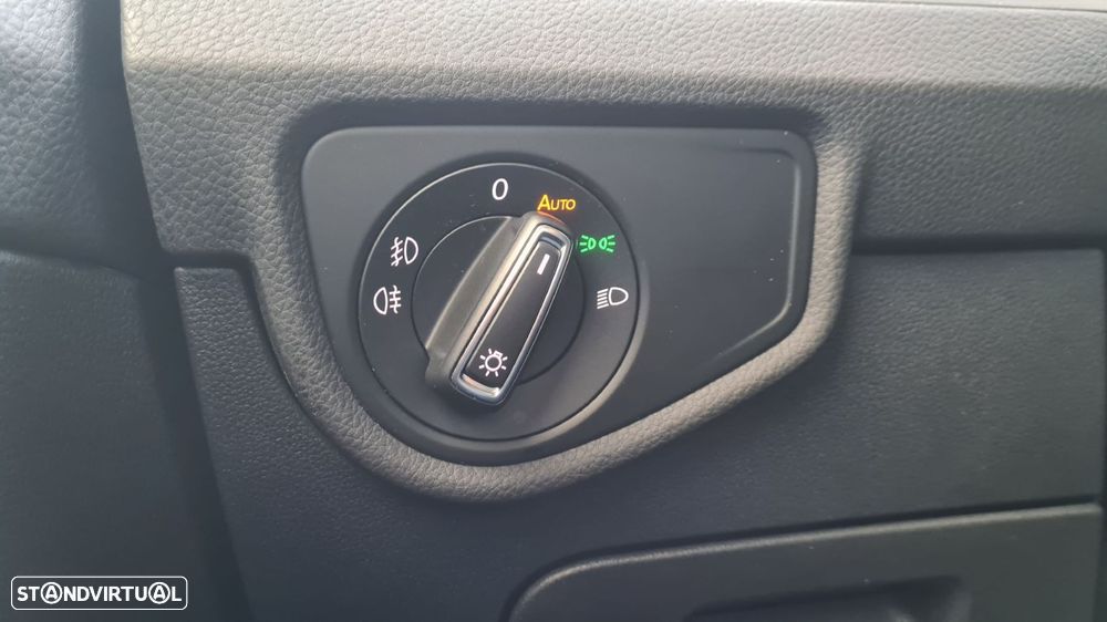 VW Touran 1.6 TDI Confortline DSG - 11