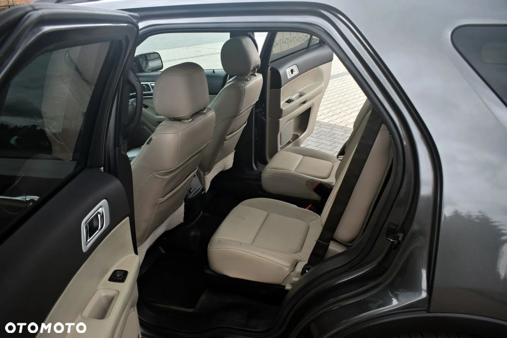 Ford Explorer - 32