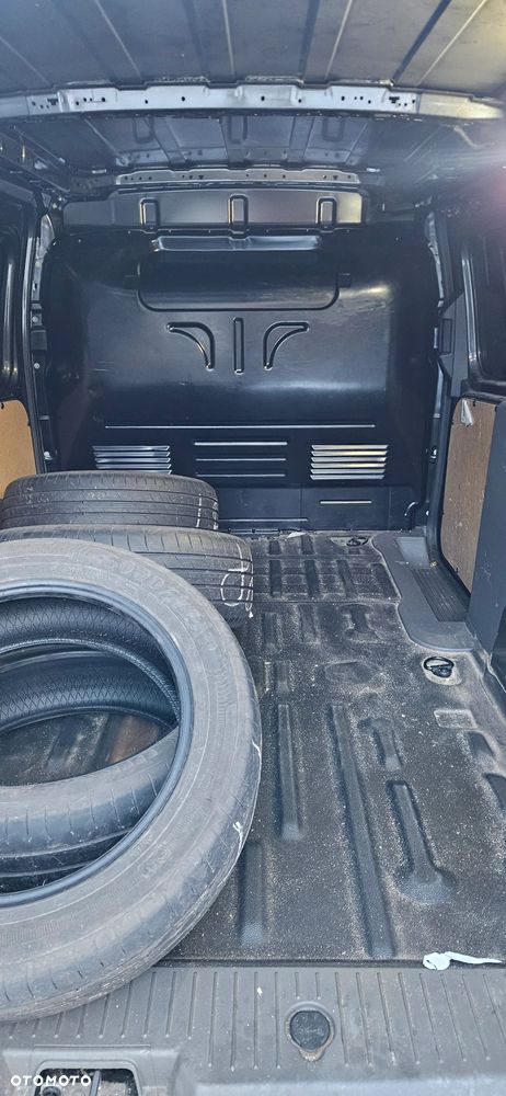 Ford Transit Connect - 12