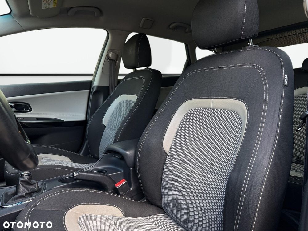 Kia Ceed - 11