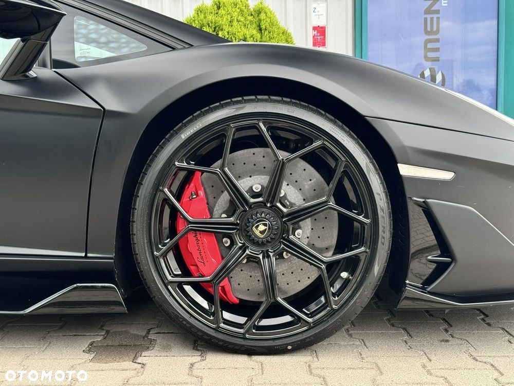 Lamborghini Aventador - 12