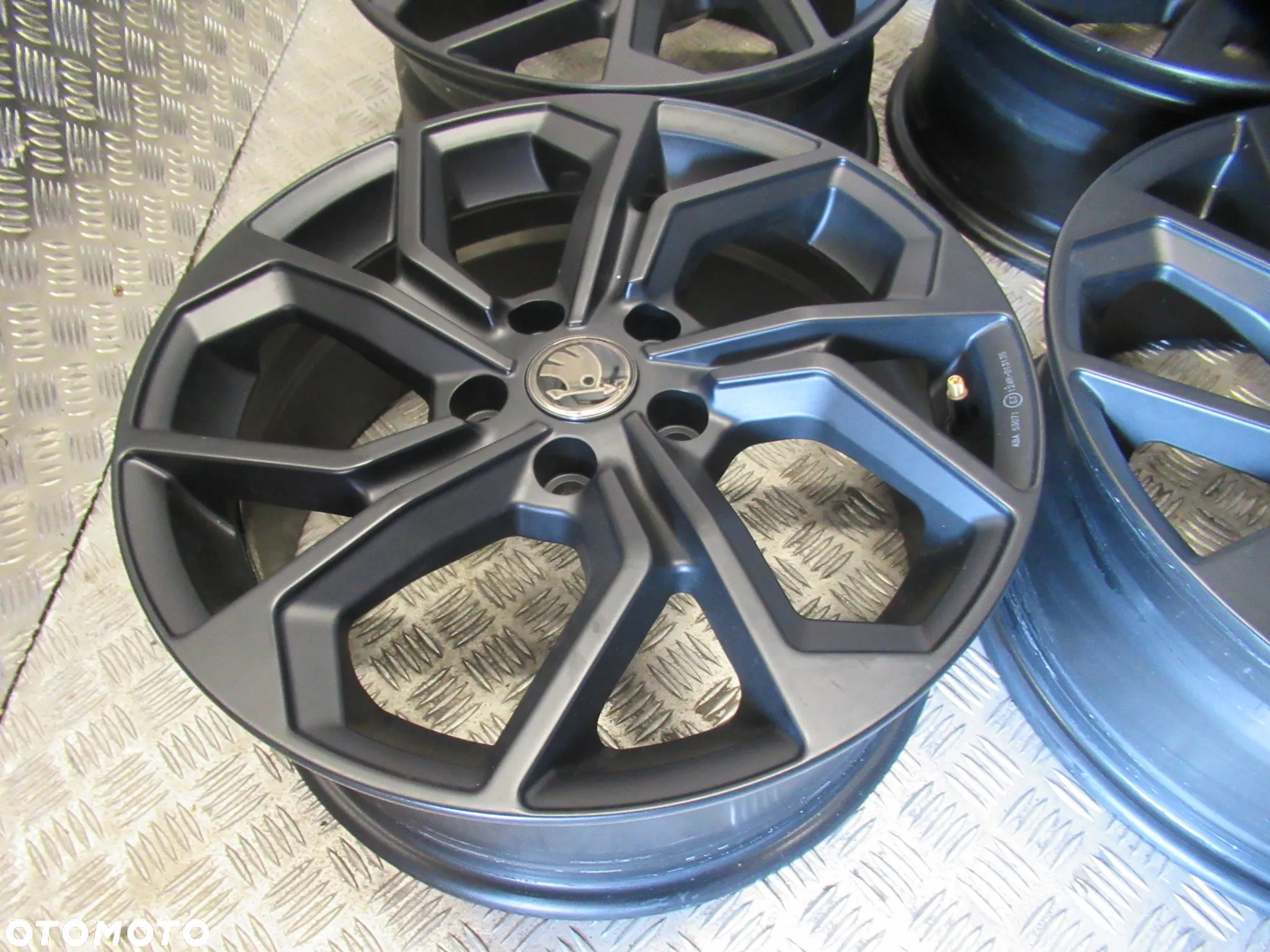 NOWE felgi MG Skoda Octavia Superb Karoq Yeti Vw Golf Passat T-Rock Touran Tiguan Audi A3 A4 7Jx17 et41 5x112 - 5