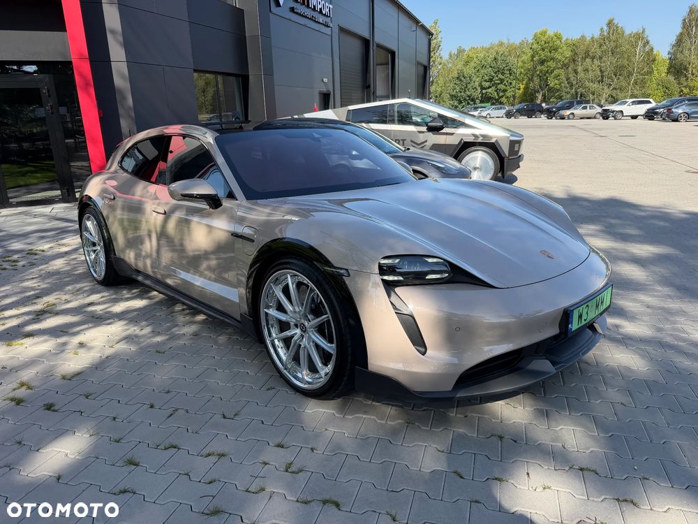 Porsche Taycan Turbo S - 7