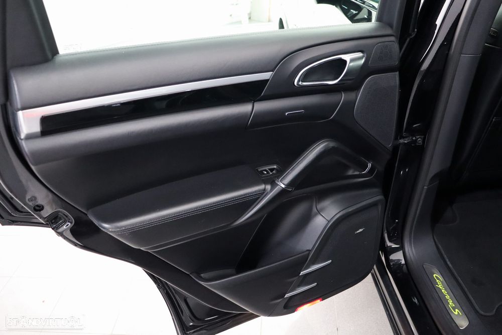 Porsche Cayenne - 45